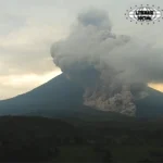 Gunung Semeru Baru Luncurkan Awan Panas 2,5 Km!